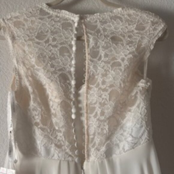 Beautiful wedding dress, light with lace - Picture 4 of 4